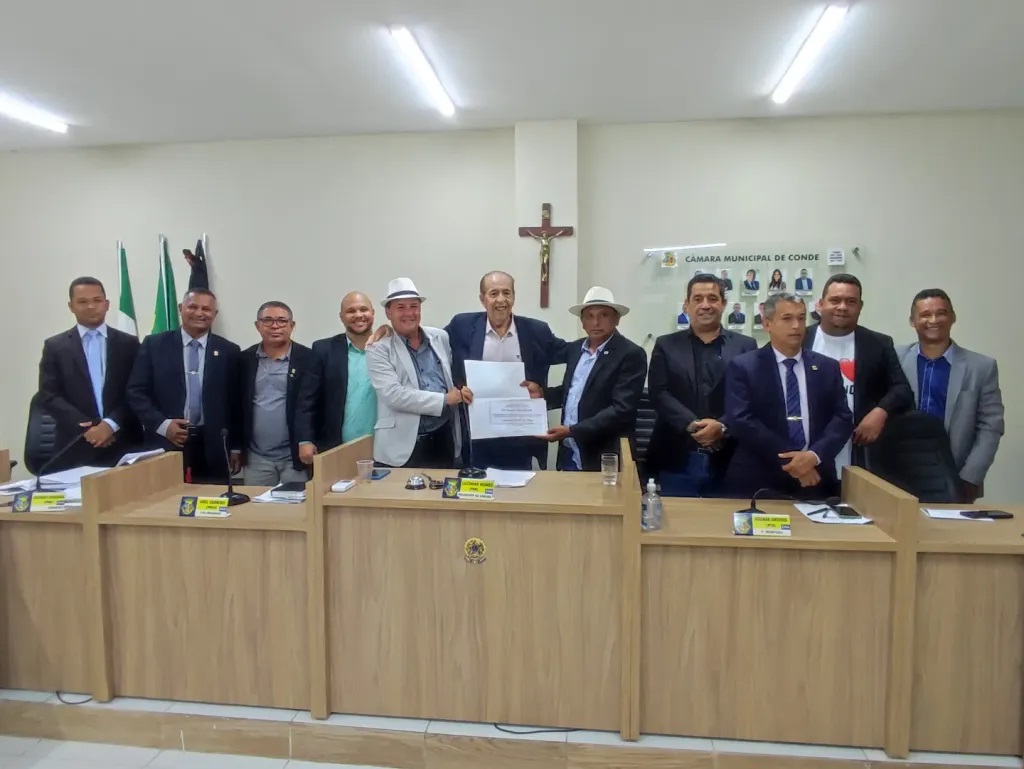 Autor do Hino Oficial do Município de Conde participa da última Sessão Ordinária