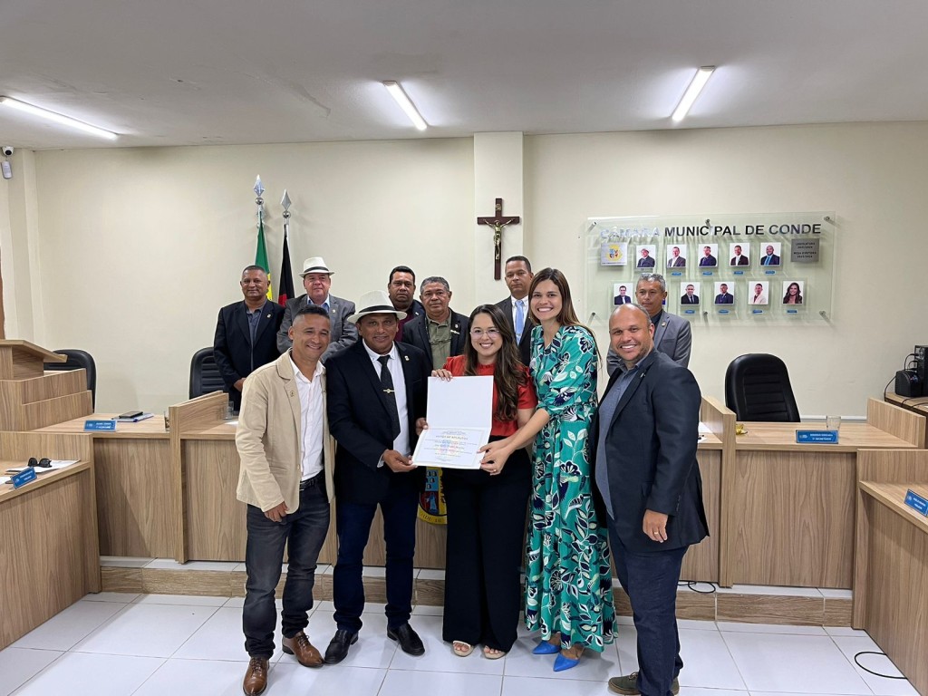 Primeira vereadora surda da Paraíba participa de Sessão na Câmara Municipal de Conde, acompanha aprovação de projeto e recebe voto de aplauso