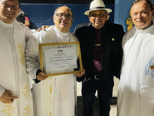 Câmara Municipal de Conde entrega Título de Cidadão Condense a Sacerdotes Locais