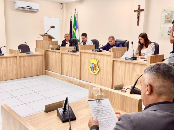 Melhorias na iluminação pública e segurança viária são aprovadas na Câmara de Conde